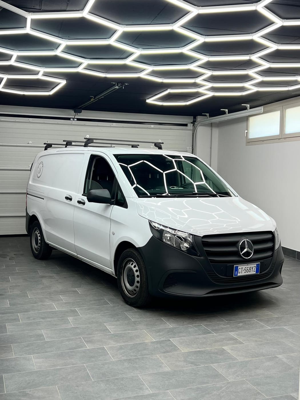 Il furgone Punto Luce in officina